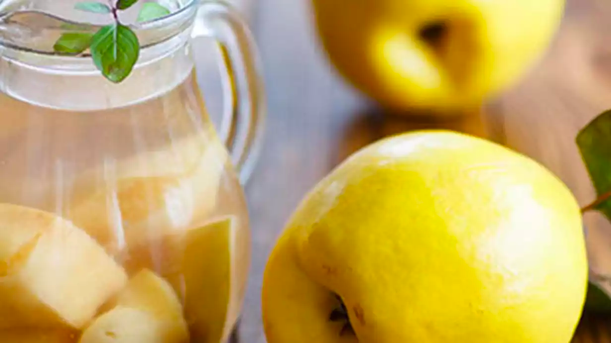 10 Benefits of Eating Quince During Pregnancy for Mother and Baby